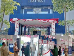 Kenang Jasa Para Pahlawan Nasional, Petugas Pelayanan Satpas SIM Colombo Berbaju Veteran