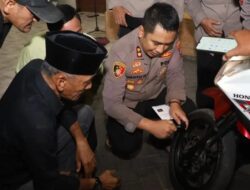 Cegah Curanmor, Kapolres Pelabuhan Tanjung Perak Bagikan Kunci Ganda ke Warga morok krembangan