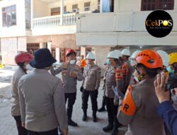Tim SAR Brimob Polda Jatim Sisir Puing Bangunan Roboh di Ponpes Al Khoziny