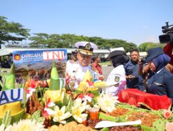 Tegaskan Sinergi TNI-Rakyat Menuju Indonesia Maju, Wadan Kodiklatal Pimpin Upacara Peringatan HUT ke-80 TNI di Surabaya