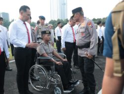 Kapolda Jatim Beri Penghargaan untuk 263 Personel dan KPLB bagi Bripda Ahmad Ricky