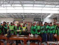 Kapolres Bojonegoro Beri Bantuan Komunitas Ojol Ajak Jaga Kamtibmas