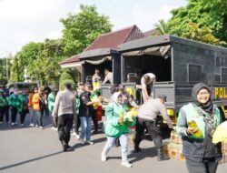 Polda Jatim Peduli Masyarakat Gelar Baksos Salurkan Bantuan untuk Ribuan Warga