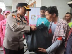 Polres Probolinggo Foto/Bantu Warga Terdampak Angin Puting Beliung