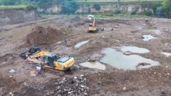 Miris!!! Diduga Ilegal, Galian C Di Desa Ketapang Rusak Bantaran Sungai