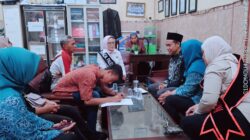 Camat Simokerto Gotongroyong Memberikan Apresiasi Kepada Warga Simolawang  Untuk Anak-anak Putus Sekolah