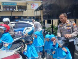 Polisi Sahabat Anak, Satlantas Polres Pelabuhan Tanjung Perak, Tanamkan Keselamatan Lalu Lintas Sejak Dini.