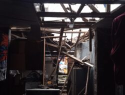 Hujan Deras Rumah Warga Roboh Tokoh Masyarakat Meminta Pemkot Surabaya Turun Tangan