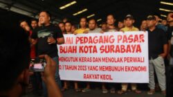 Pedagang Buah Surabaya Mengamuk: Demo Menolak Pembatasan Jam Operasional Pasar