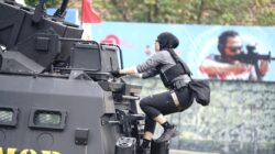HUT Brimob ke 80 Polwan Polda Jatim Tampilkan Srikandi Challenge Penuh Adrenalin