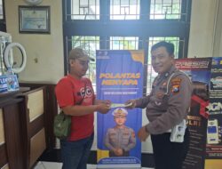 POLANTAS MENYAPA, SATLANTAS POLRESTA SIDOARJO HADIR BERIKAN PELAYANAN DAN EDUKASI DI SAMSAT