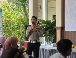 SATLANTAS POLRESTA SIDOARJO BERIKAN SOSIALISASI DI LOKASI BLACKSPOT UNTUK TEKAN FATALITAS KORBAN KECELAKAAN PADA OPS ZEBRA SEMERU 2025