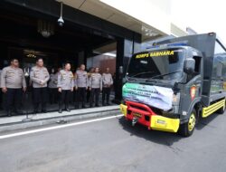 Polda Jatim Berangkatkan Bantuan Kemanusiaan untuk Warga Terdampak Erupsi Semeru