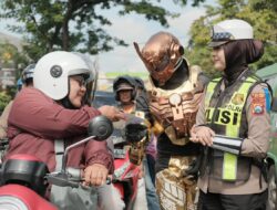 Kreatif, Sosialisasi Operasi Zebra Polres Malang Jadi Super Hero