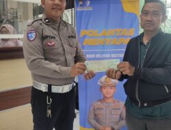 POLANTAS MENYAPA, SATLANTAS POLRESTA SIDOARJO HADIR BERIKAN PELAYANAN DAN EDUKASI DI SAMSAT