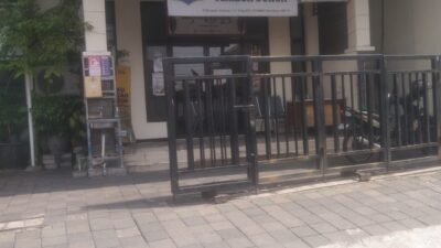 Foto : Tampak Depan Kelurahan Tembok Dukuh Surabaya