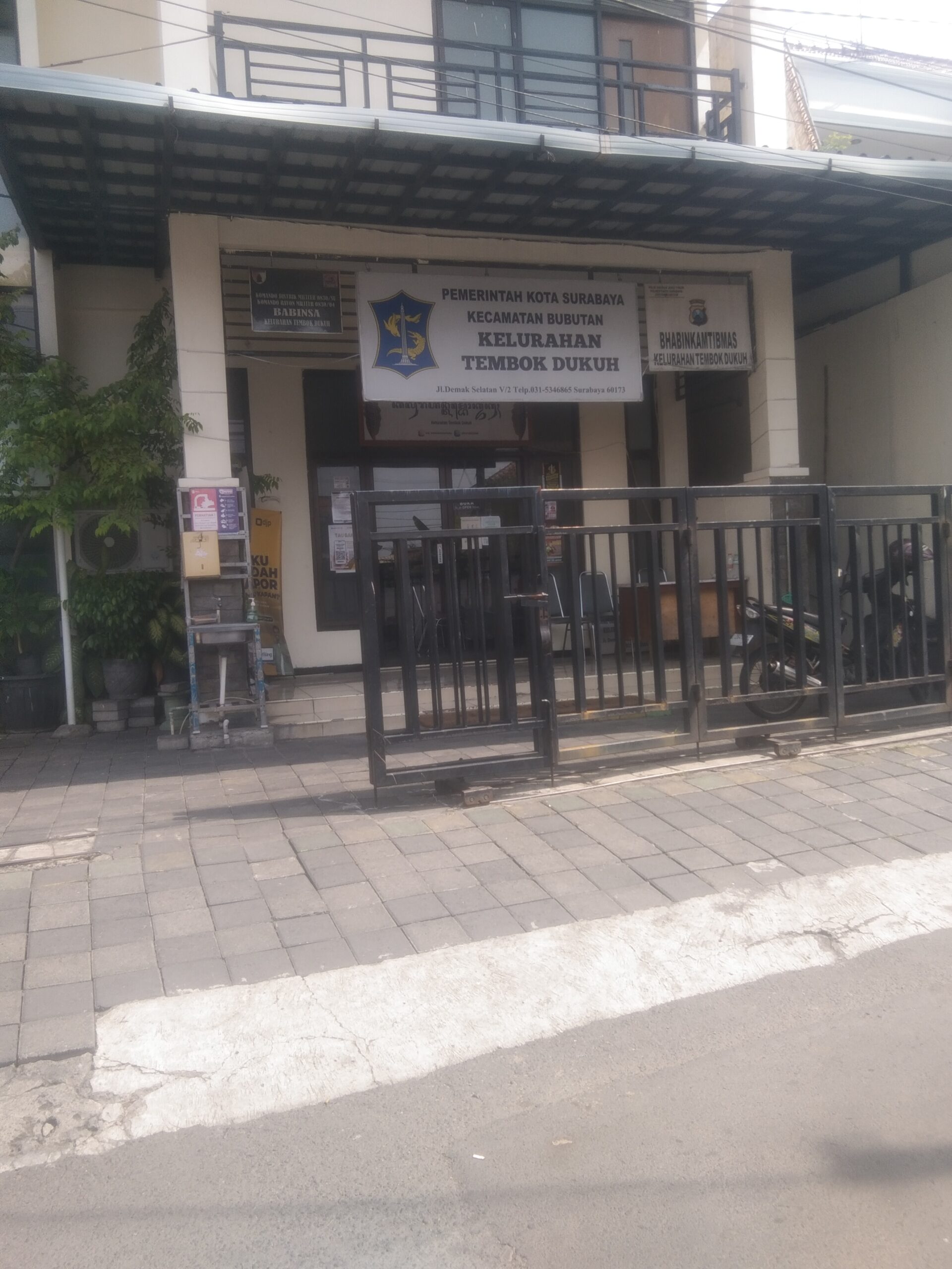 Foto : Tampak Depan Kelurahan Tembok Dukuh Surabaya