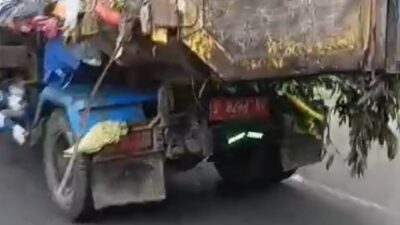 Bak Truk Pengangkut Sampah Penuh Lobang Masih Digunakan, APBD Kab. Mojokerto Dipertanyakan Publik