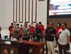 Satreskrim Polrestabes Surabaya berhasil mengungkap dua kasus pencurian kabel Penerangan Jalan Umum PJU