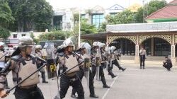 Kapolres Pelabuhan Tanjung Perak Pimpin Latihan Dalmas, Tunjukkan Empati pada Anggota.