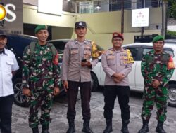 Malam Natal, Petugas Gabungan Amankan Ibadah di Gereja GKI Rungkut Kidul