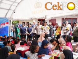 Wakapolri Tinjau Penyaluran Bantuan Polri untuk Warga Terdampak Bencana di Padang Pariaman