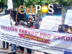 Ratusan Warga Bangkalan Unjuk Rasa di Mapolda Jatim, Desak Dua Lora Segera Ditangkap