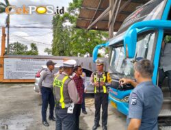 Untuk Keselamatan, Polres Lamongan Ramp Check Bus Pariwisata Jelang Harlah NU
