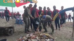 Pusdik Brimob Gelar Aksi Bersih Pantai Pasir Putih Situbondo, Tindak Lanjuti Arahan Presiden RI