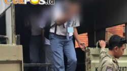 Satpol PP Kota Mojokerto Amankan Belasan Pelajar yang Membolos di Warung Kopi