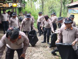 Gerakan Indonesia ASRI : Polres Magetan Gelar Korve di Jalur Pendakian Gunung Lawu