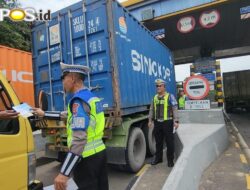 Polda Jatim Tertibkan Truk dan Bus yang Nekat Pakai Lajur Kanan