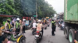 Satlantas Polres Tanjung Perak Beri Teguran Keras 25 Sopir Truk yang Langgar Jam Operasional