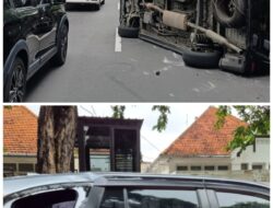 Tabrakan Beruntun 6 Kendaraan di Darmo Surabaya, Satu Mobil Ringsek Terbalik