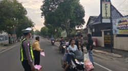 Berbagi Ratusan Paket Takjil: Sinergi Humanis Kepolisian, LSM GMBI dan Insan Media