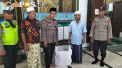 Gelorakan Semangat Berbagi, Polsek Semampir Salurkan Takjil di Masjid Raudhatul Sholihin