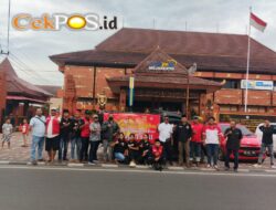 DPC Madas Mojokerto Raya Bagikan Takjil Gratis di Depan Kantor Wali Kota