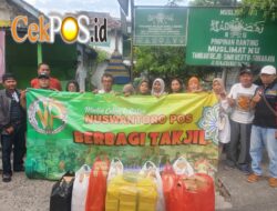 Media online Nuswantoro pos berbagi 600 Takjil di Jalan Raya Kenjeran 113 Surabaya