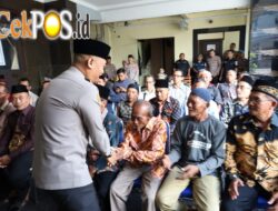 Ramadhan Berbagi : Polres Tulungagung Salurkan Bantuan Sembako Untuk Penggali Kubur dan Bilal Jenazah