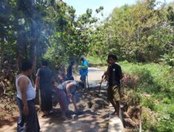 Gotong Royong Warga Arosbaya: Jalan Penghubung Desa Dicor Tanpa Dana Pemerintah