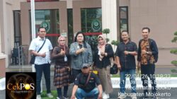 Dengan jiwa merah putih Rikha Permatasari,seorang diri bertempur di ruang pengadilan.