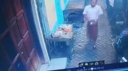 CCTV Rekam Aksi Pencuri Berkedok Undangan, Dua Pelaku Bobol Rumah Warga di Pengampon, Ponsel Baru Raib Saat Korban Terlelap