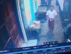 CCTV Rekam Aksi Pencuri Berkedok Undangan, Dua Pelaku Bobol Rumah Warga di Pengampon, Ponsel Baru Raib Saat Korban Terlelap