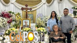 Surabaya berduka,Pengacara muda  Martin Tokan S. H., M. H berkunjung Ke rumah Duka sampaikan belasungkawa.