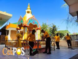 Sambut Hari Bhayangkara ke-80, Polres Malang Bersih-Bersih Vihara di Lawang