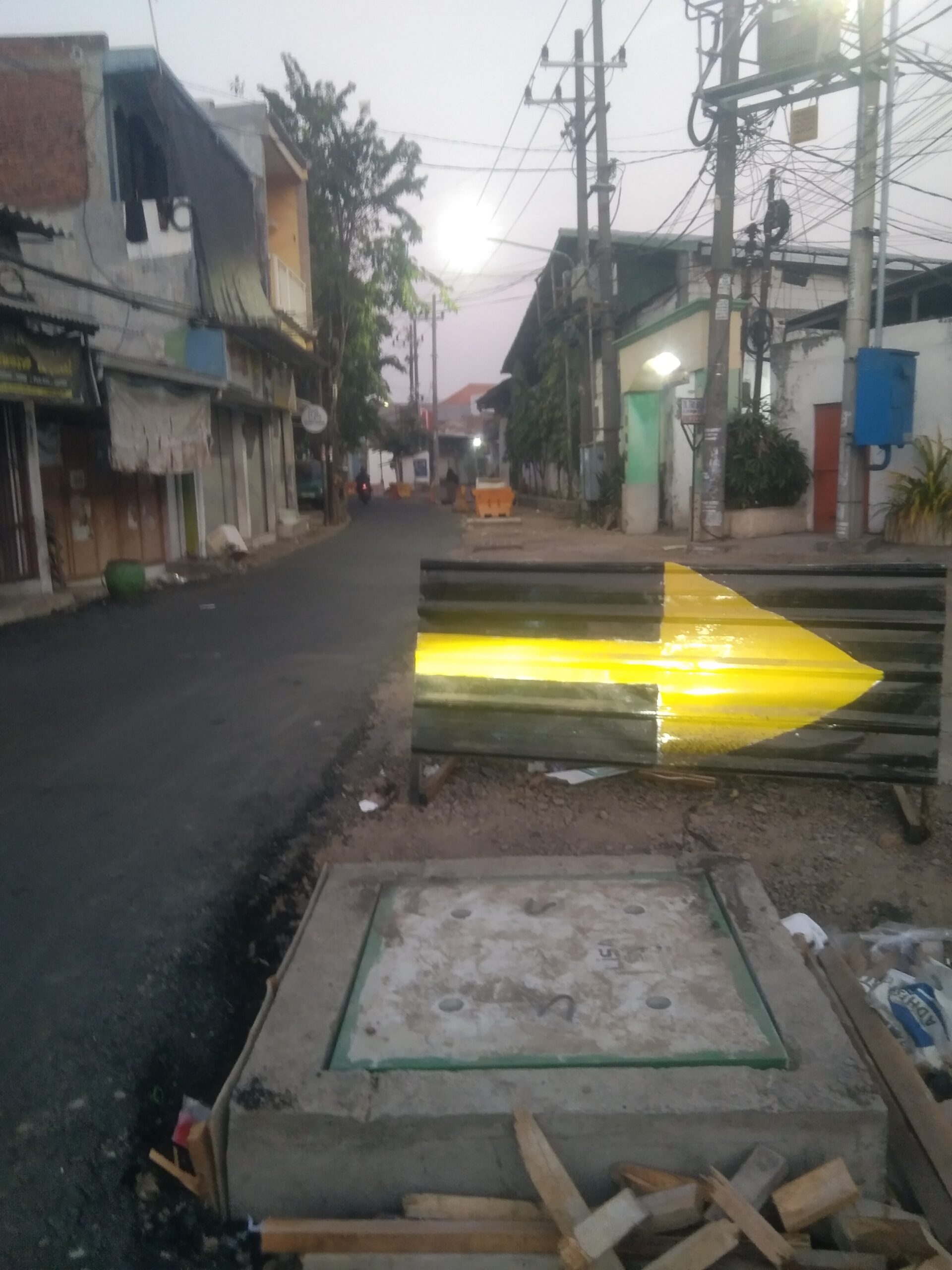 Foto : Salah satu Potret Pekerjaan Proyek di Jalan Kyai Tambak Deres Surabaya Akan Rampung Dari Target Kontrak