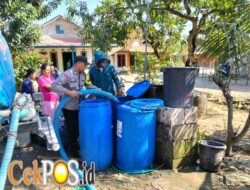 Polres Bojonegoro Salurkan 16 Ribu Liter Air Bersih untuk Warga Terdampak Kemarau di Ngambon