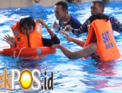 Satpolairud Polres Lamongan Bekali Santri Keterampilan Berenang dan Penyelamatan di Perairan