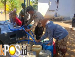 Polres Pasuruan Sulap Mobil Patroli Jadi Pengangkut Air Bersih untuk Warga Terdampak Kekeringan