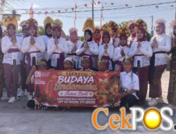Semarak Kemerdekaan di Gresik: Murid dan Wali Kelas 6 SD Negeri 273 Hadirkan Nuansa Bali dalam Pawai Budaya
